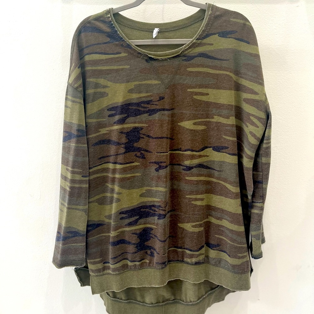 Long sleeve flowy Z Supply camoflauge shirt